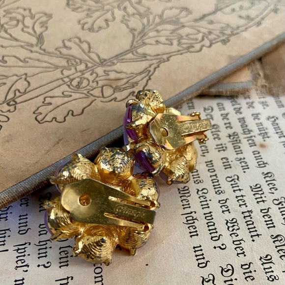 SOLD-Vintage Hattie Carnegie two tone pink Givré glass clip on earrings - Picture 13 of 14